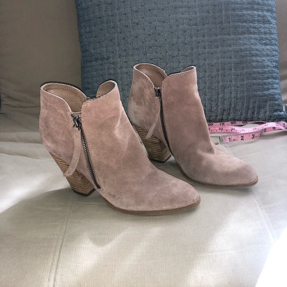 Dolce Vita Shoes - Dolce Vita • Brown booties stacked heel Sz 8.5